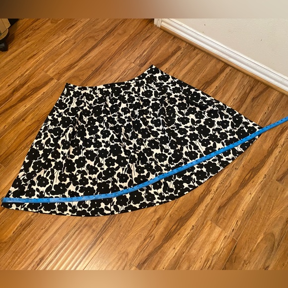 CITY CHIC Black and white flared flower skirt, Size 20 - Picture 4 of 8